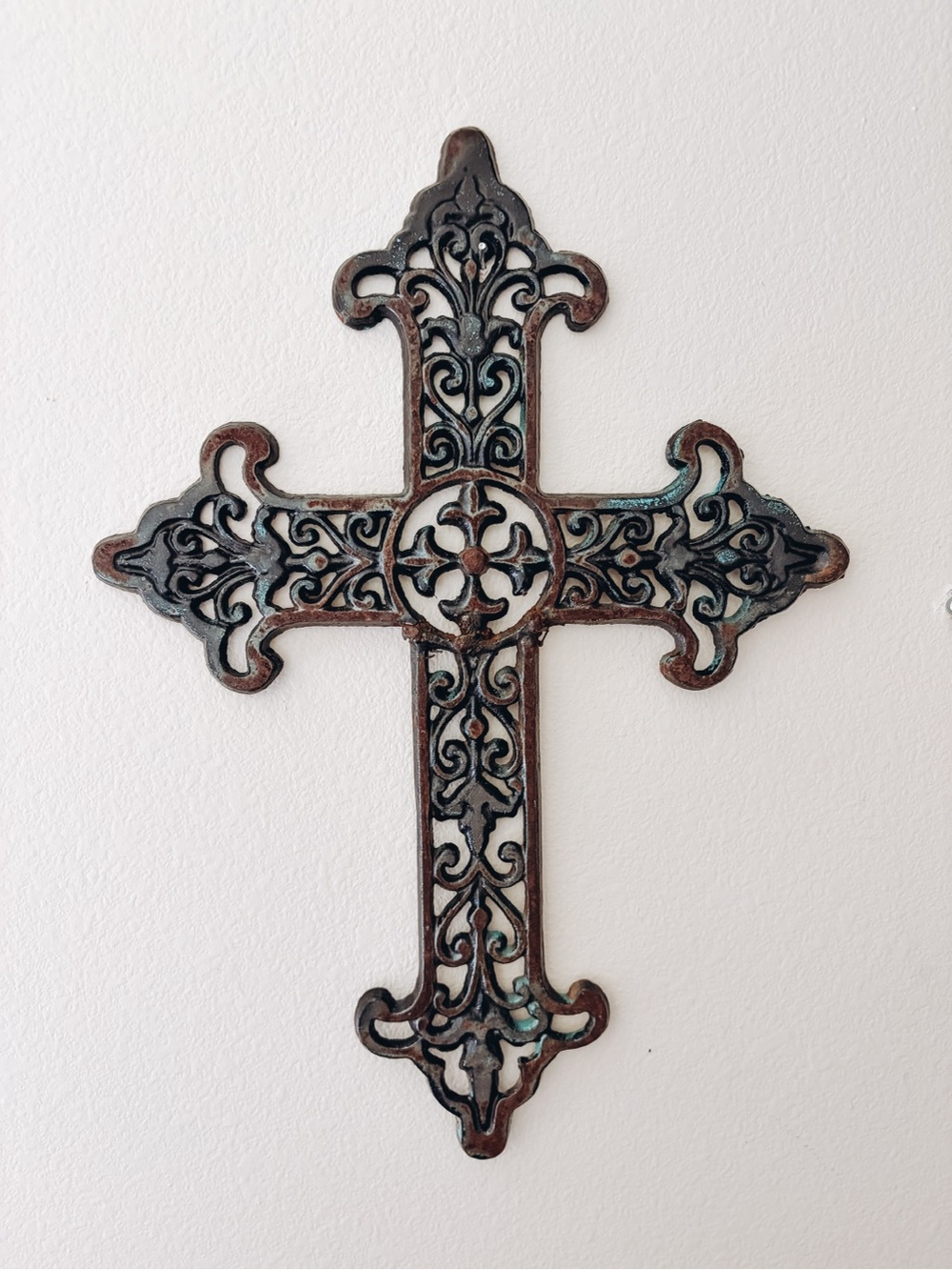 Design Toscano Fleur de Lis Cast Iron Cross